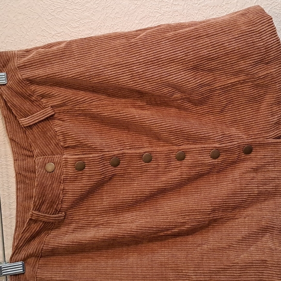 Skirt - Picture 2 of 4